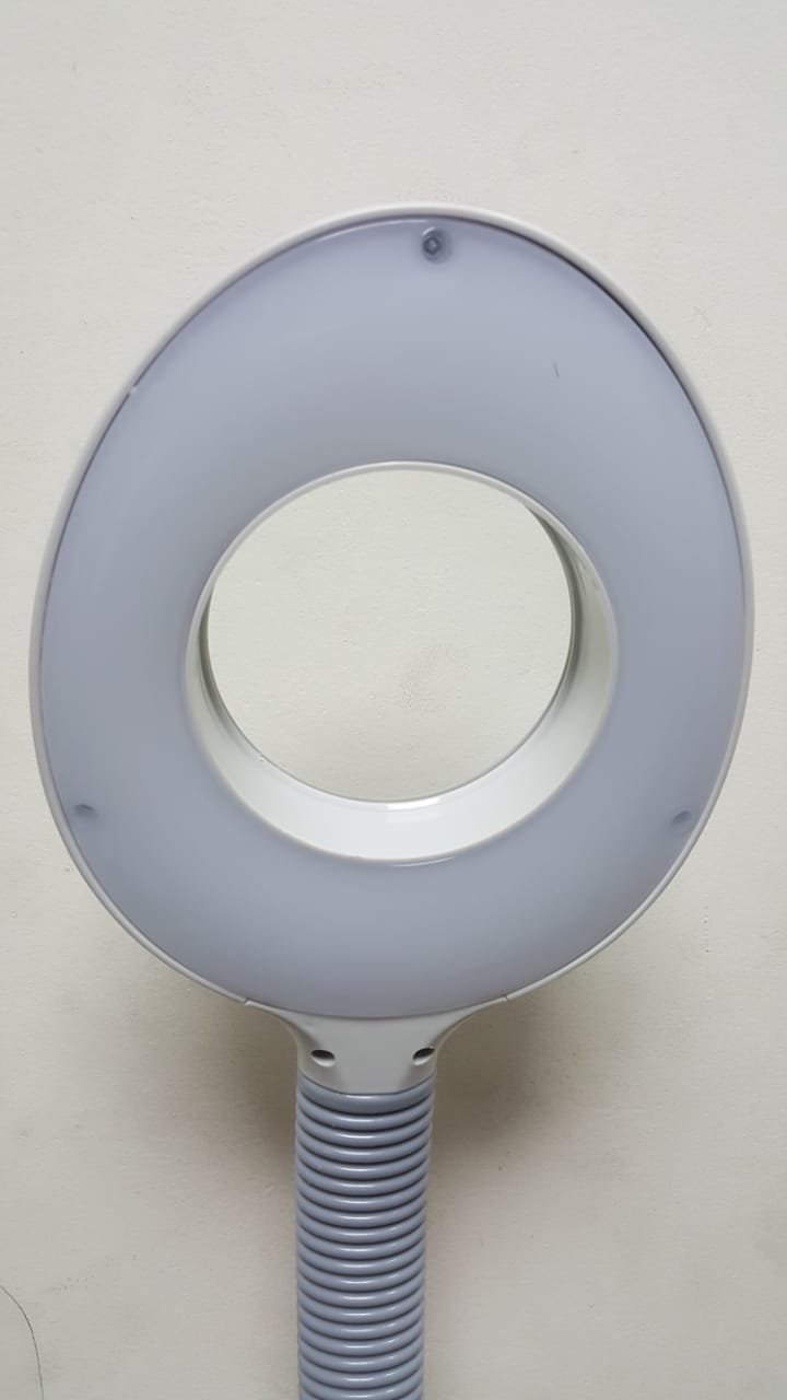 Magnifying Lamp LED With Floor Rolling Stand - Image 4
