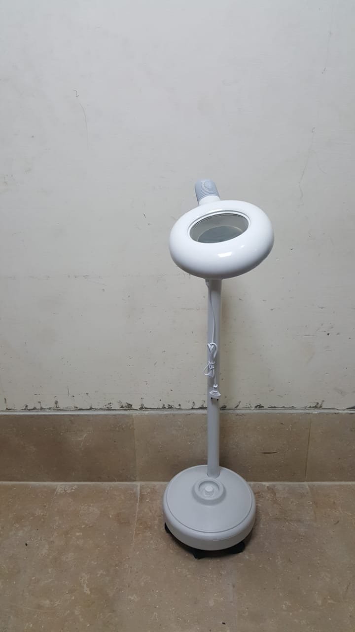Magnifying Lamp LED With Floor Rolling Stand - Image 2